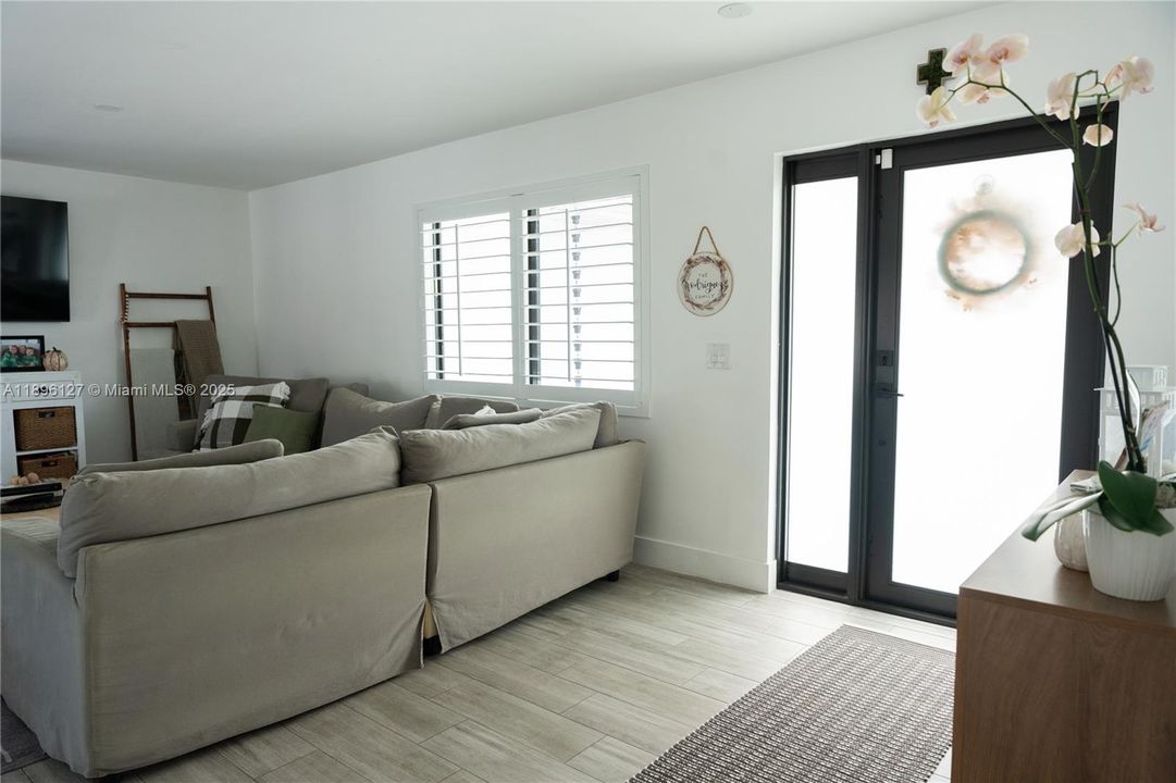 Vendido Recientemente: $770,000 (4 camas, 2 baños, 1646 Pies cuadrados)