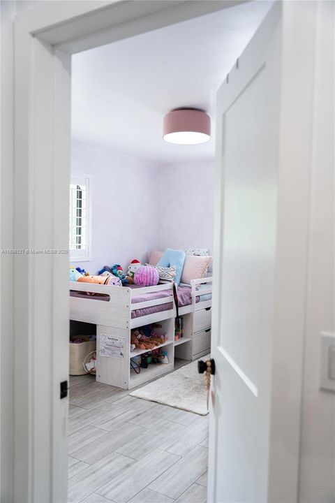 Vendido Recientemente: $770,000 (4 camas, 2 baños, 1646 Pies cuadrados)