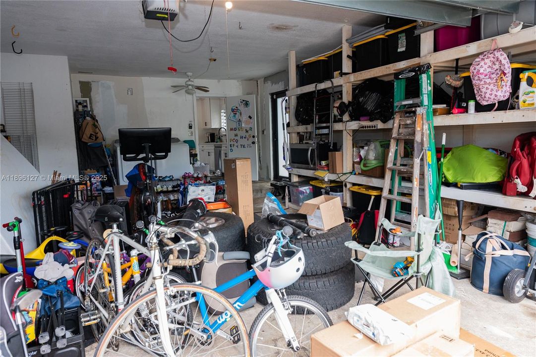 Vendido Recientemente: $770,000 (4 camas, 2 baños, 1646 Pies cuadrados)