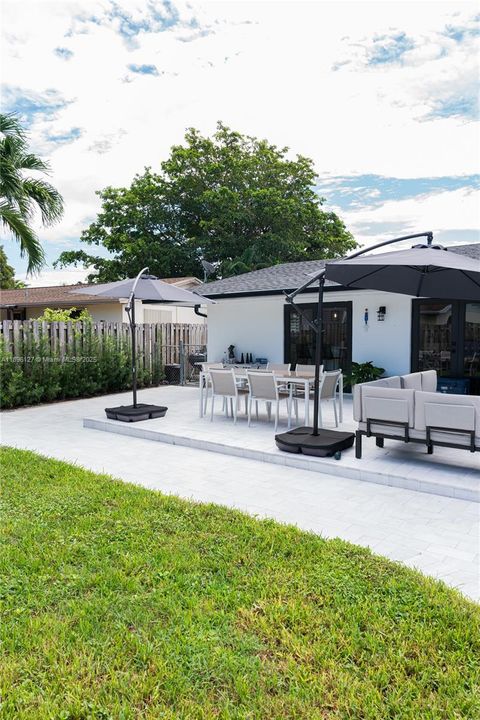 Vendido Recientemente: $770,000 (4 camas, 2 baños, 1646 Pies cuadrados)