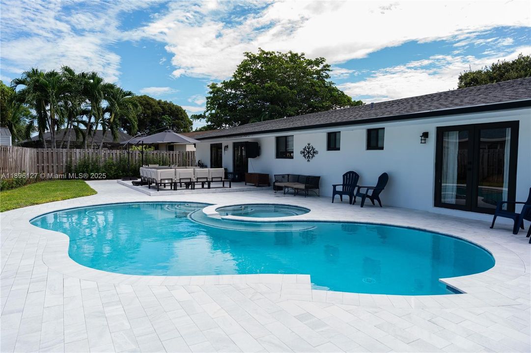 Vendido Recientemente: $770,000 (4 camas, 2 baños, 1646 Pies cuadrados)