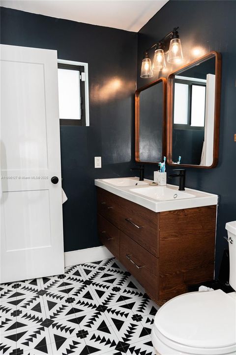 Vendido Recientemente: $770,000 (4 camas, 2 baños, 1646 Pies cuadrados)