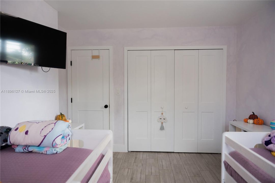 Vendido Recientemente: $770,000 (4 camas, 2 baños, 1646 Pies cuadrados)