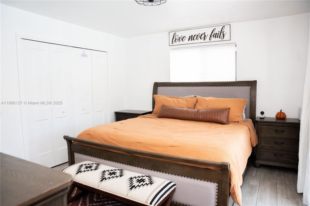 Vendido Recientemente: $770,000 (4 camas, 2 baños, 1646 Pies cuadrados)