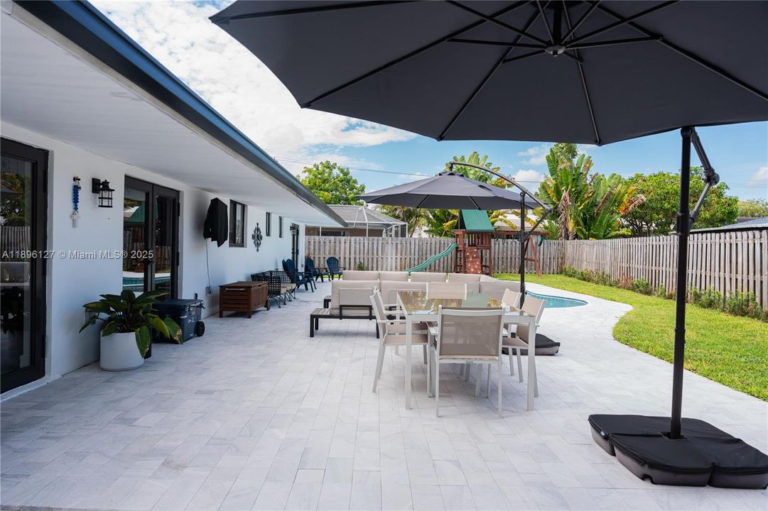 Vendido Recientemente: $770,000 (4 camas, 2 baños, 1646 Pies cuadrados)