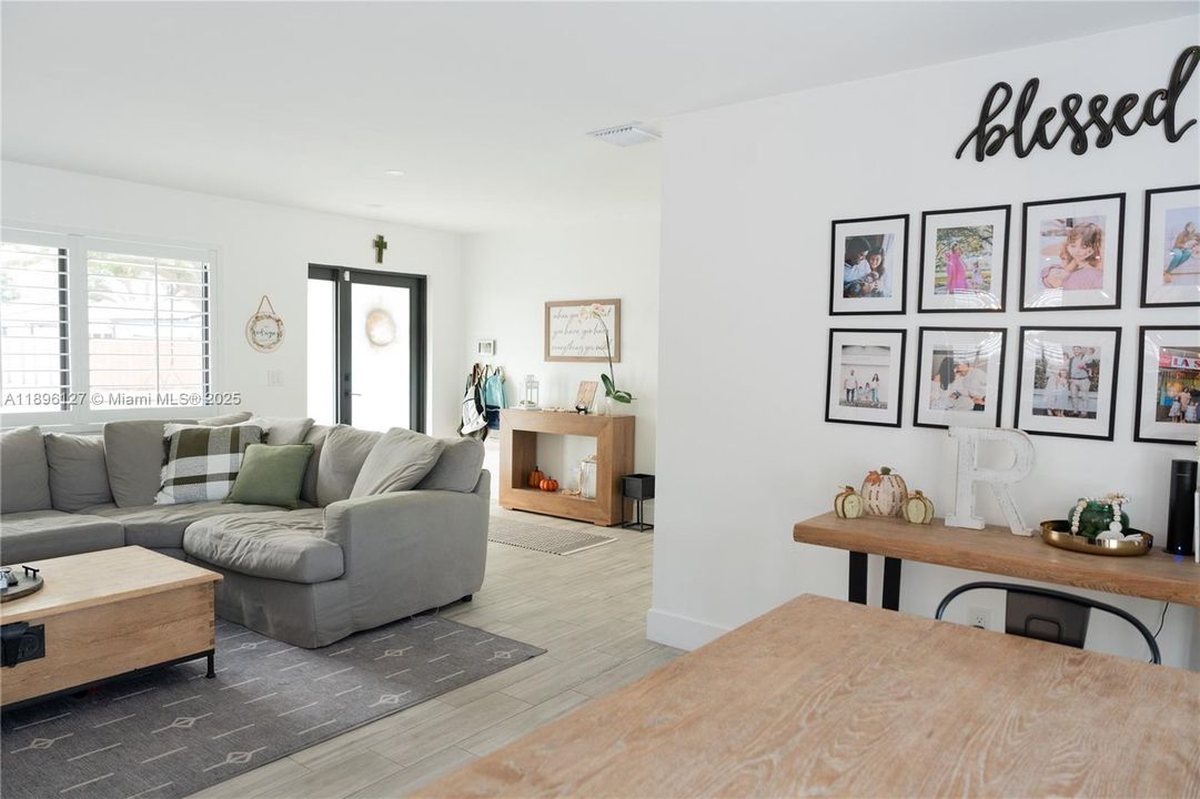 Vendido Recientemente: $770,000 (4 camas, 2 baños, 1646 Pies cuadrados)