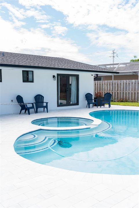 Vendido Recientemente: $770,000 (4 camas, 2 baños, 1646 Pies cuadrados)