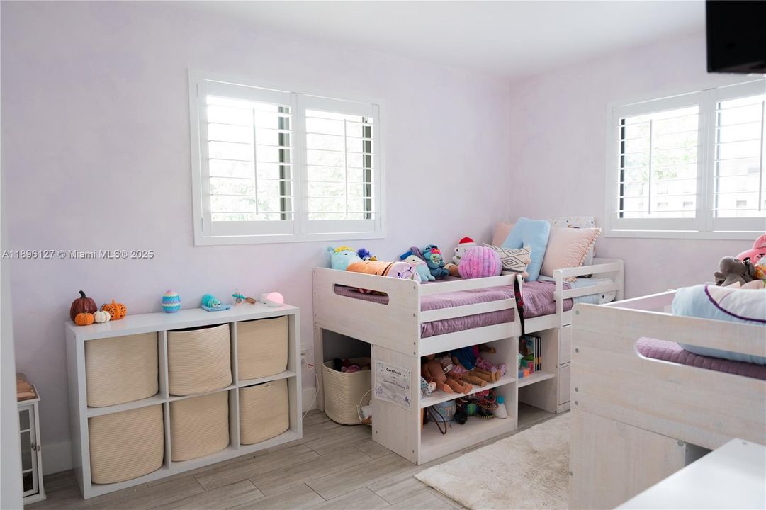 Vendido Recientemente: $770,000 (4 camas, 2 baños, 1646 Pies cuadrados)