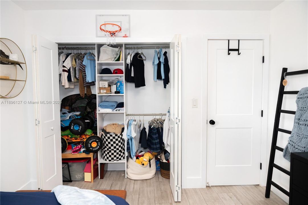 Vendido Recientemente: $770,000 (4 camas, 2 baños, 1646 Pies cuadrados)