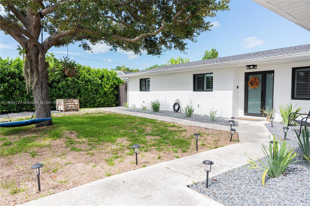 Vendido Recientemente: $770,000 (4 camas, 2 baños, 1646 Pies cuadrados)