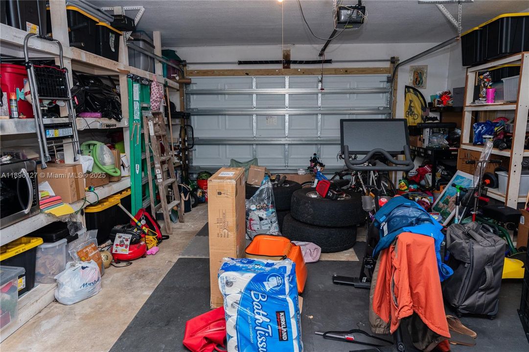 Vendido Recientemente: $770,000 (4 camas, 2 baños, 1646 Pies cuadrados)