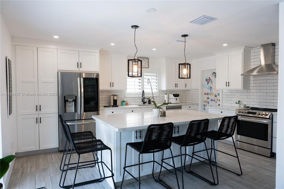 Vendido Recientemente: $770,000 (4 camas, 2 baños, 1646 Pies cuadrados)