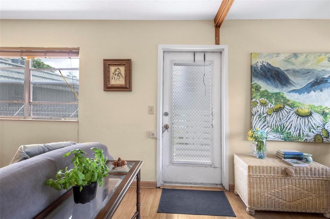 待售: $75,000 (2 贝兹, 2 浴室, 883 平方英尺)