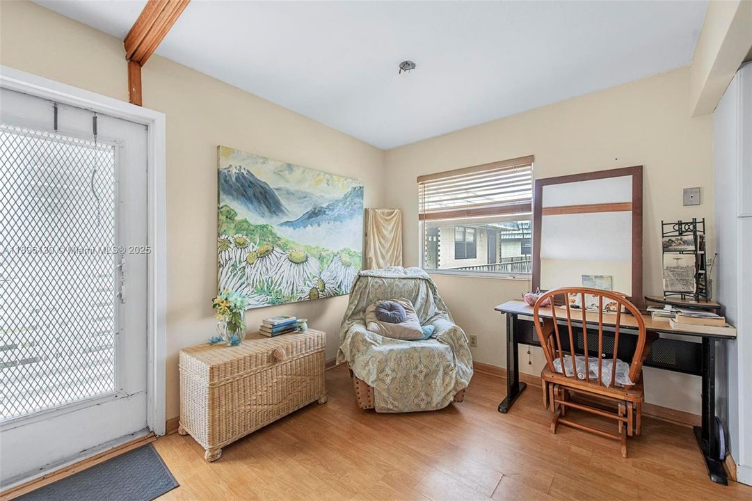 待售: $75,000 (2 贝兹, 2 浴室, 883 平方英尺)