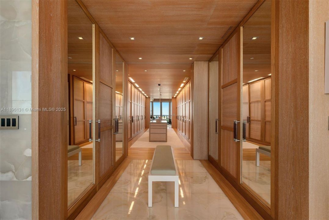 待售: $19,900,000 (5 贝兹, 5 浴室, 7061 平方英尺)