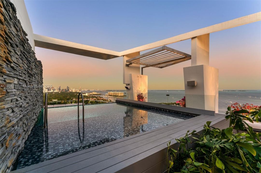 待售: $19,900,000 (5 贝兹, 5 浴室, 7061 平方英尺)