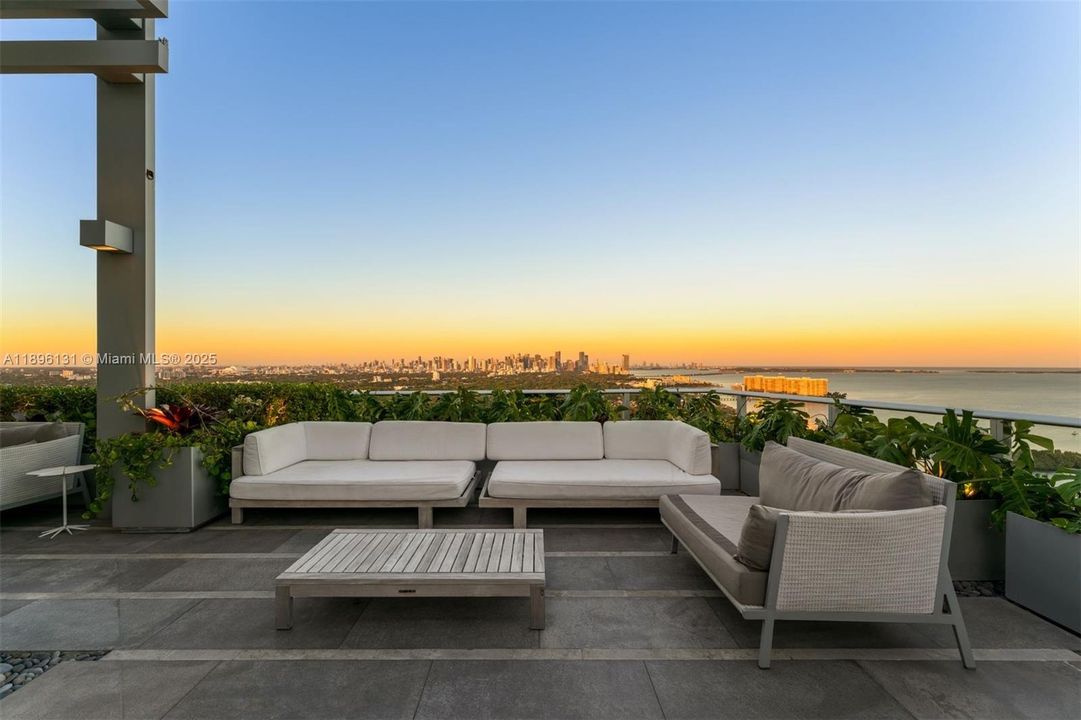 待售: $19,900,000 (5 贝兹, 5 浴室, 7061 平方英尺)