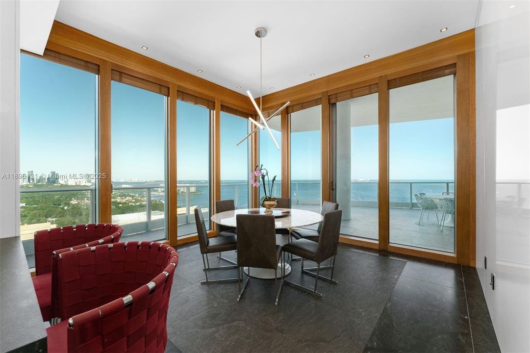 待售: $19,900,000 (5 贝兹, 5 浴室, 7061 平方英尺)