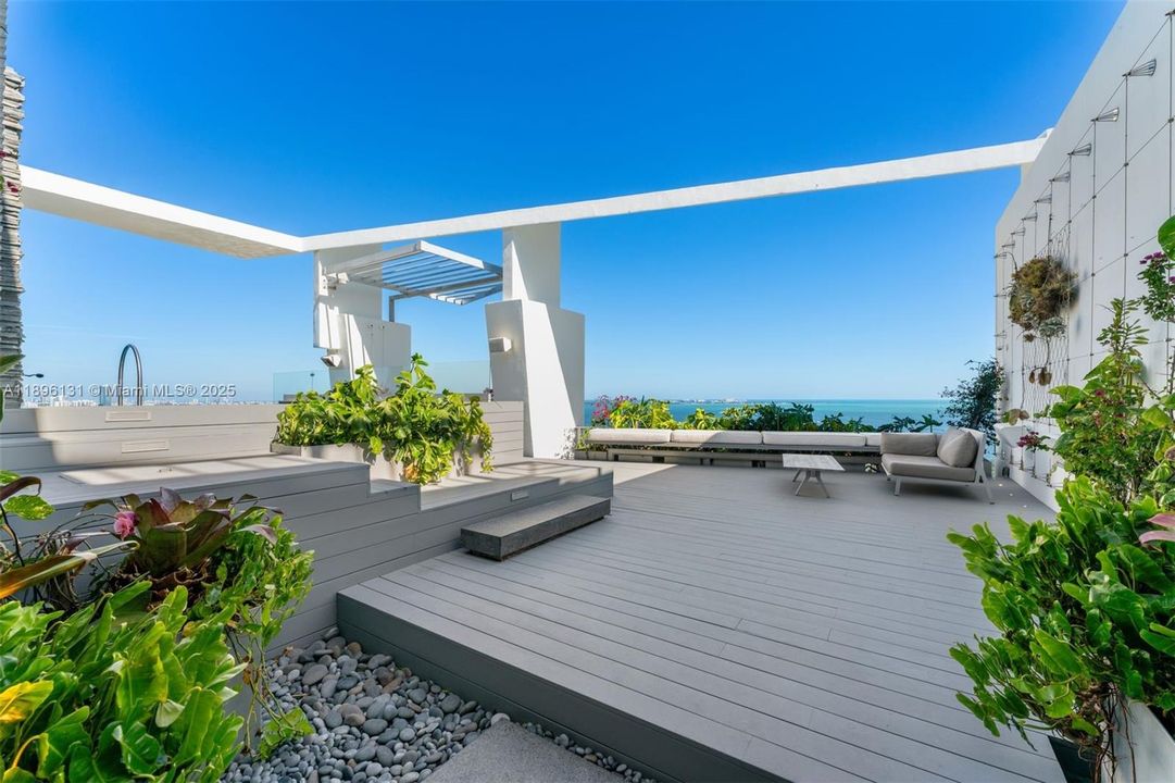 待售: $19,900,000 (5 贝兹, 5 浴室, 7061 平方英尺)