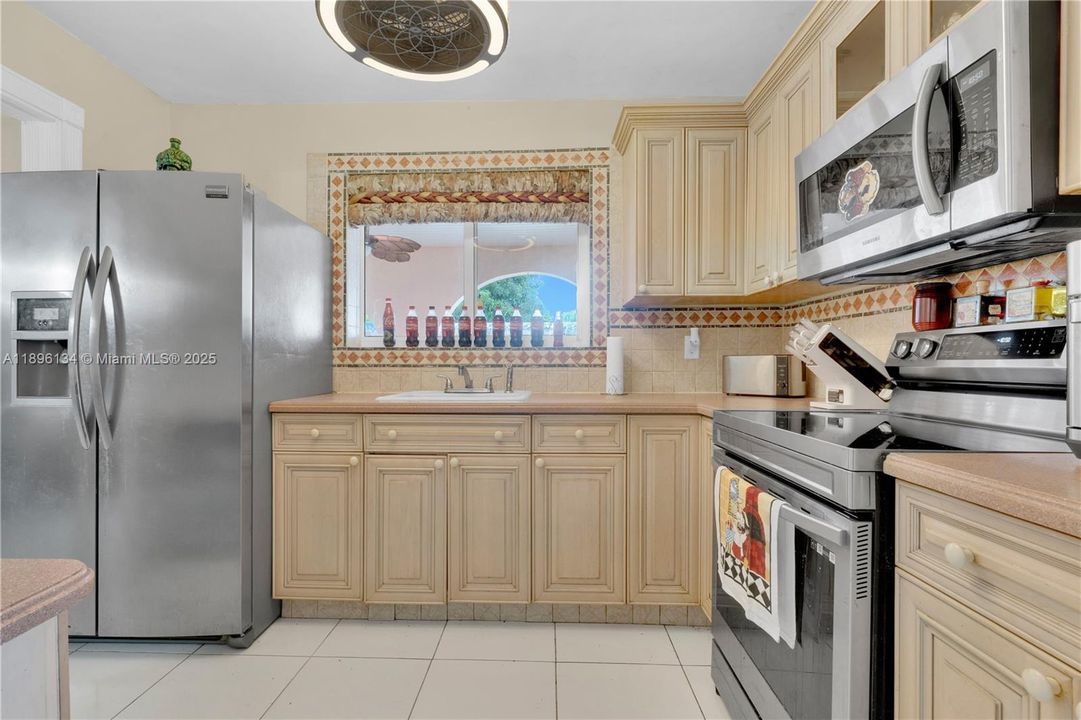 Recently Sold: $829,000 (0 beds, 0 baths, 2126 Square Feet)