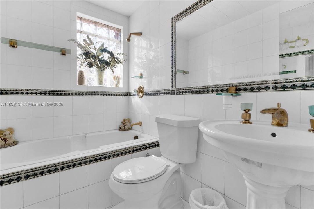 Recently Sold: $829,000 (0 beds, 0 baths, 2126 Square Feet)