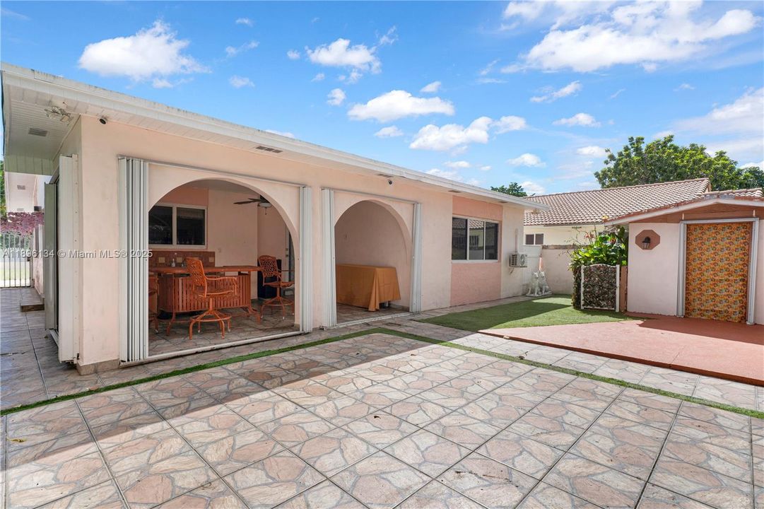 Recently Sold: $829,000 (0 beds, 0 baths, 2126 Square Feet)