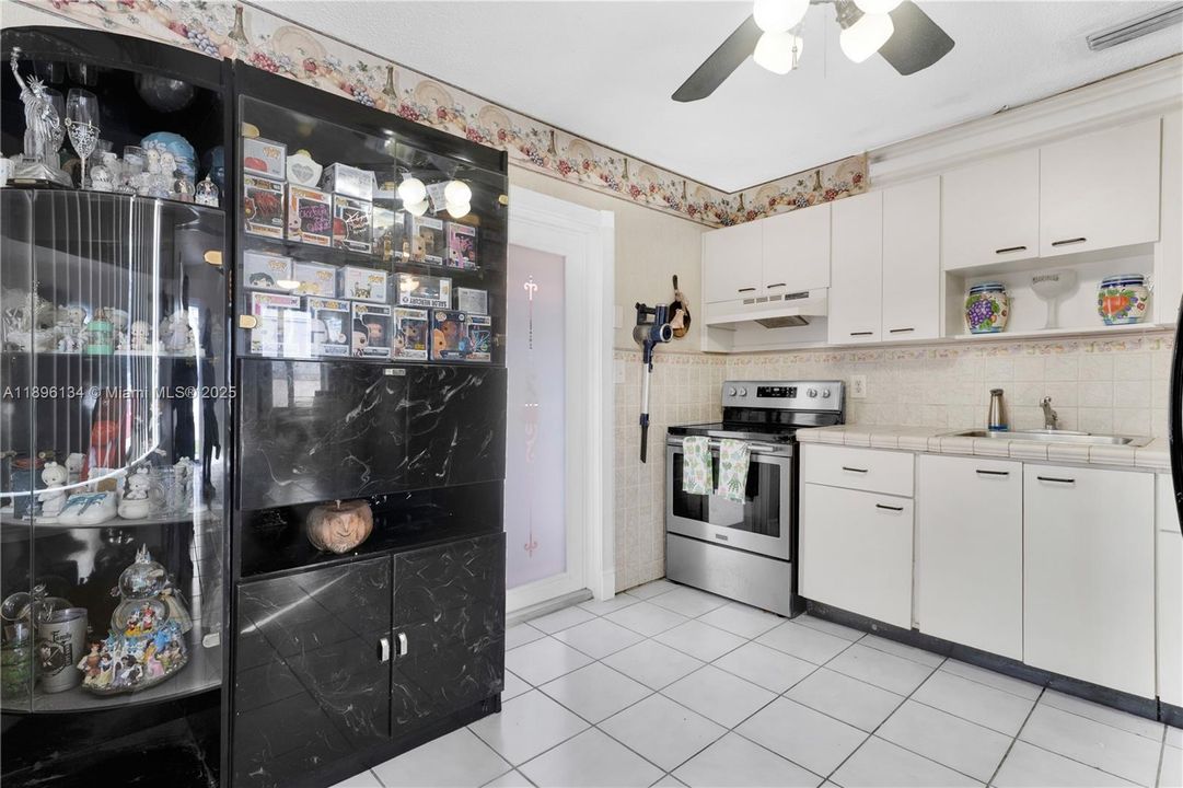 Recently Sold: $829,000 (0 beds, 0 baths, 2126 Square Feet)