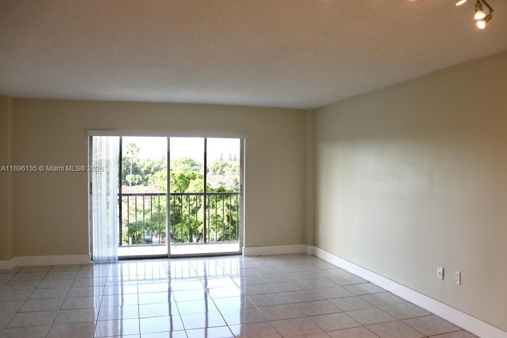 Activo con contrato: $1,550 (1 camas, 1 baños, 783 Pies cuadrados)