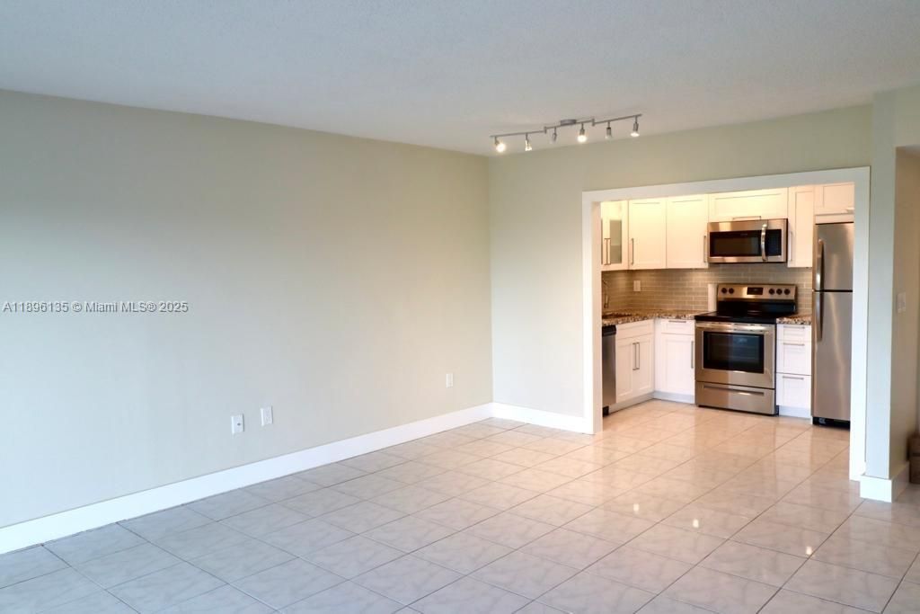 Activo con contrato: $1,550 (1 camas, 1 baños, 783 Pies cuadrados)