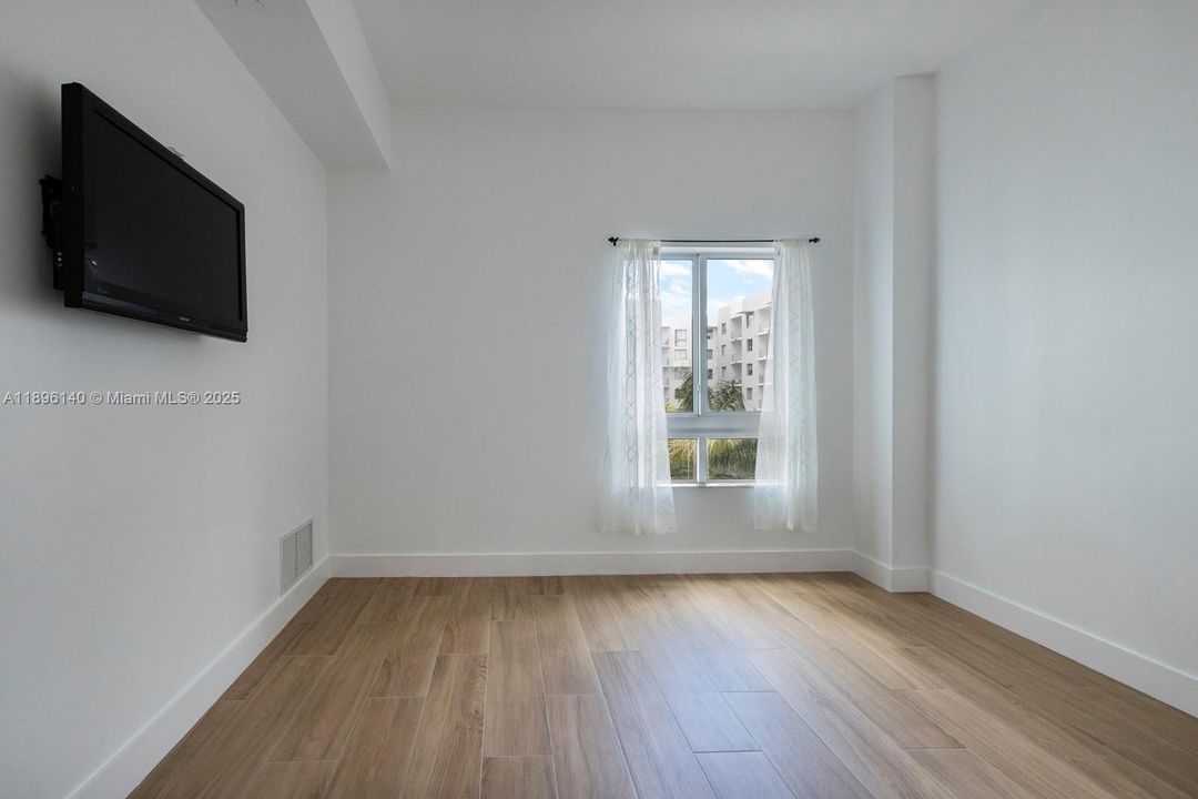 For Sale: $475,000 (2 beds, 2 baths, 1260 Square Feet)