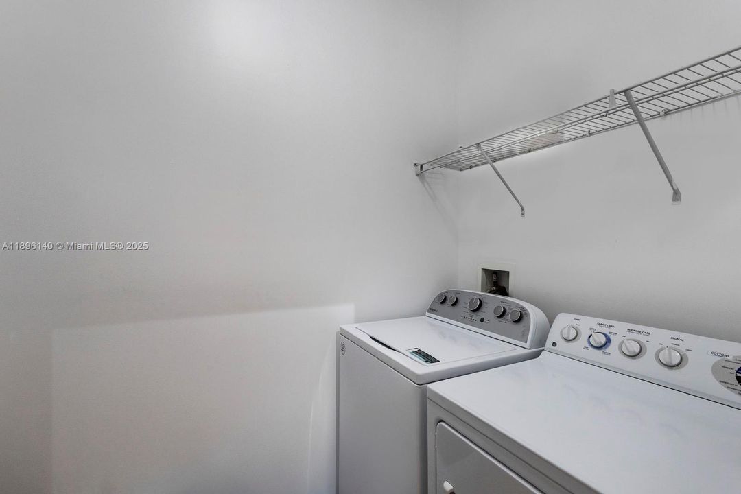 For Sale: $475,000 (2 beds, 2 baths, 1260 Square Feet)