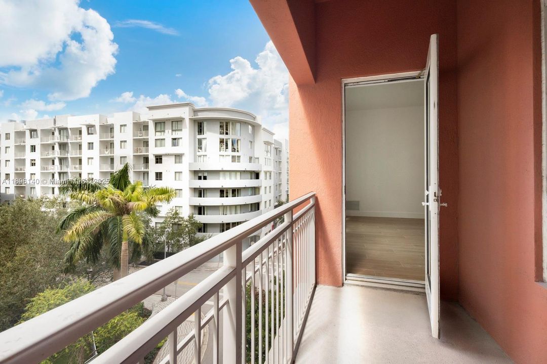 For Sale: $475,000 (2 beds, 2 baths, 1260 Square Feet)