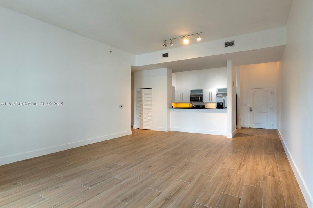For Sale: $475,000 (2 beds, 2 baths, 1260 Square Feet)