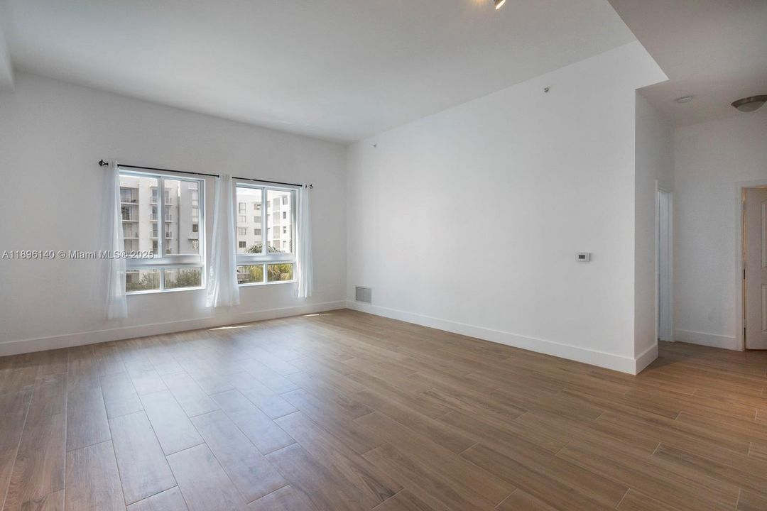 For Sale: $475,000 (2 beds, 2 baths, 1260 Square Feet)