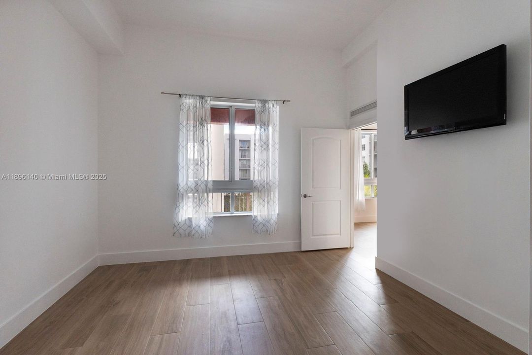 For Sale: $475,000 (2 beds, 2 baths, 1260 Square Feet)