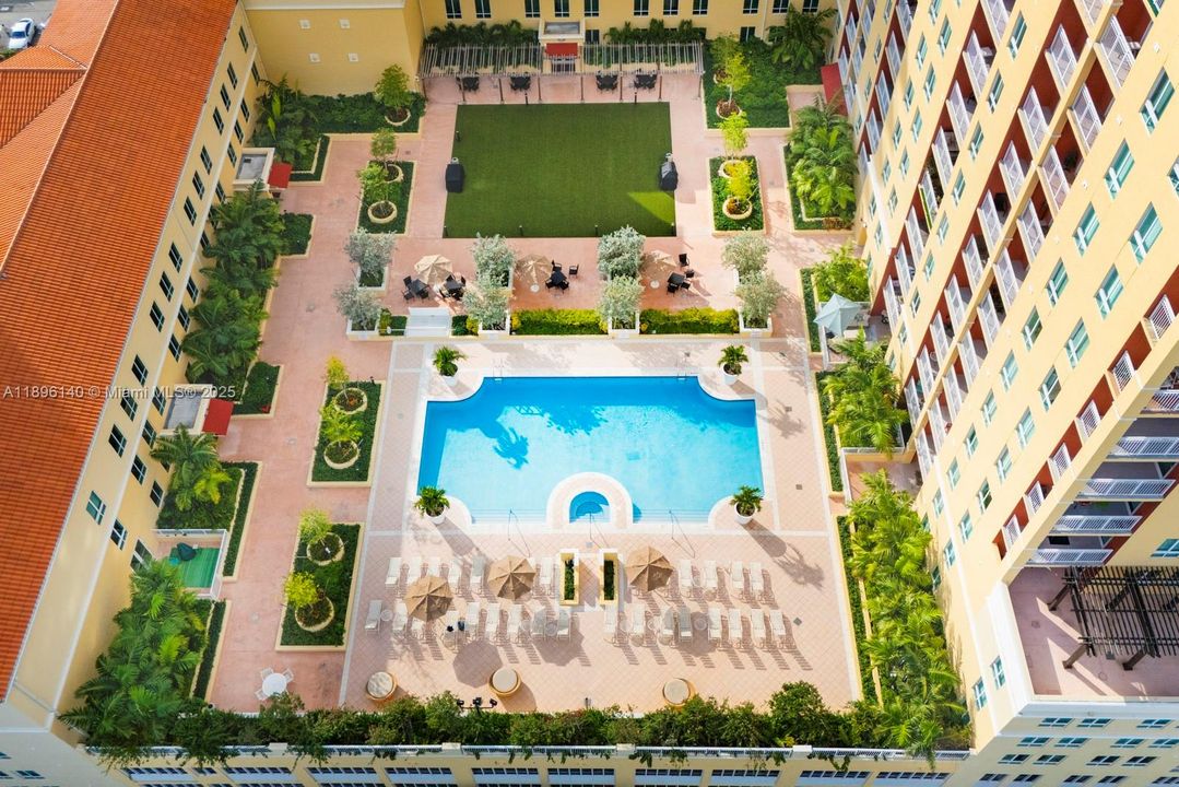 For Sale: $475,000 (2 beds, 2 baths, 1260 Square Feet)