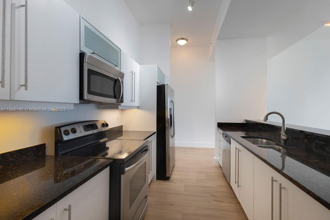 For Sale: $475,000 (2 beds, 2 baths, 1260 Square Feet)