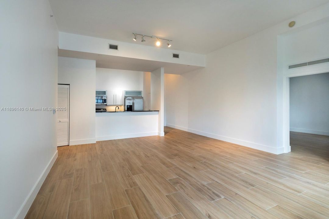 For Sale: $475,000 (2 beds, 2 baths, 1260 Square Feet)