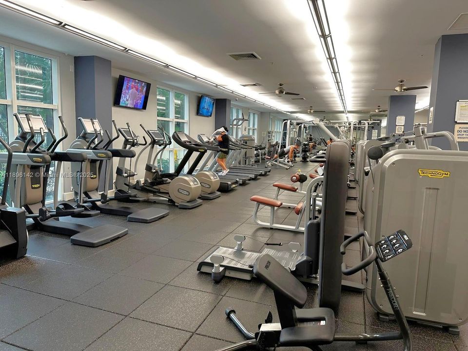 For Sale: $365,000 (1 beds, 1 baths, 792 Square Feet)