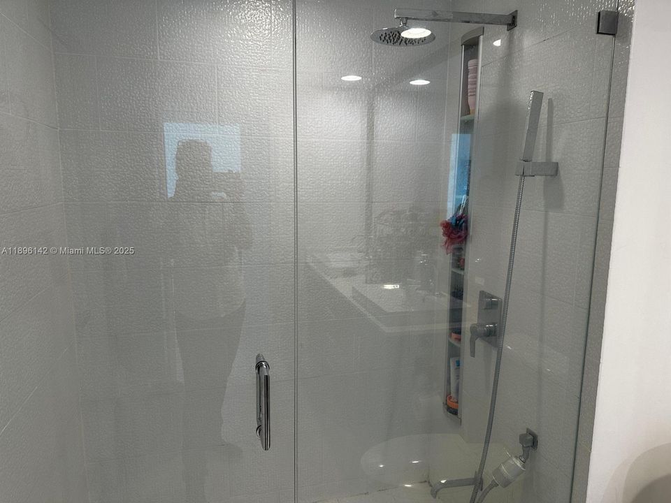 For Sale: $365,000 (1 beds, 1 baths, 792 Square Feet)