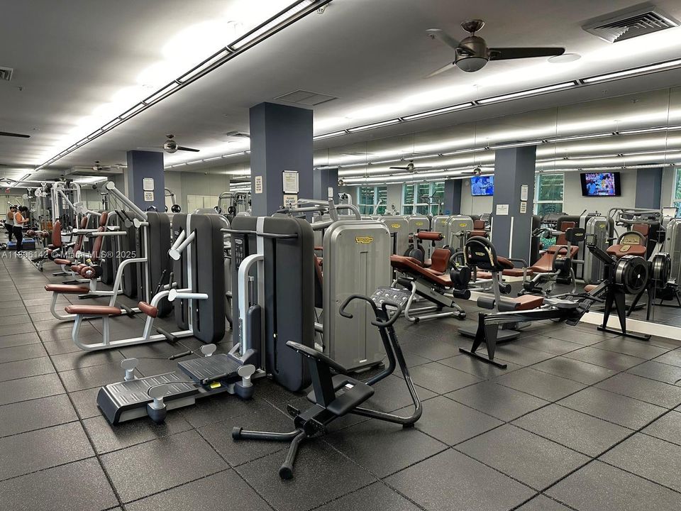 For Sale: $365,000 (1 beds, 1 baths, 792 Square Feet)