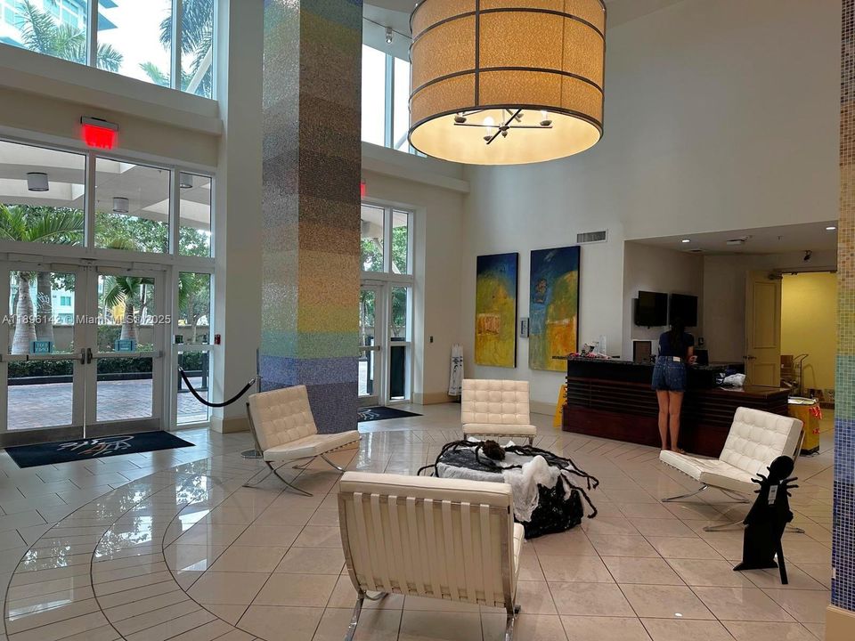 For Sale: $365,000 (1 beds, 1 baths, 792 Square Feet)