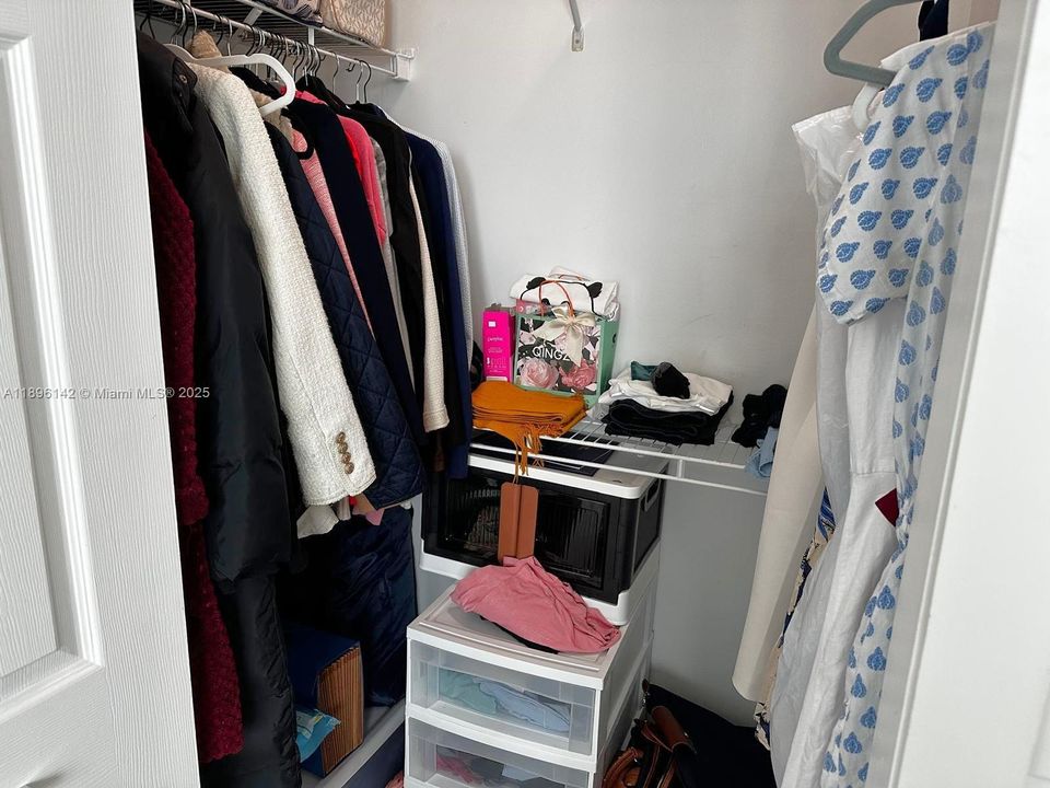 For Sale: $365,000 (1 beds, 1 baths, 792 Square Feet)