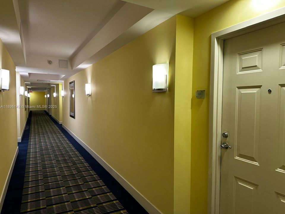 For Sale: $365,000 (1 beds, 1 baths, 792 Square Feet)