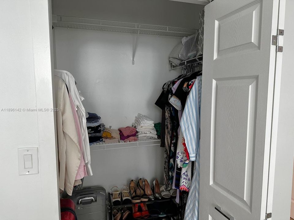 For Sale: $365,000 (1 beds, 1 baths, 792 Square Feet)