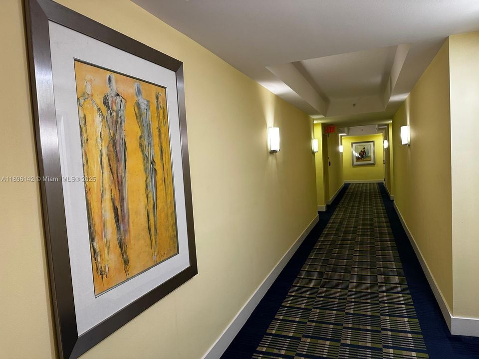 For Sale: $365,000 (1 beds, 1 baths, 792 Square Feet)