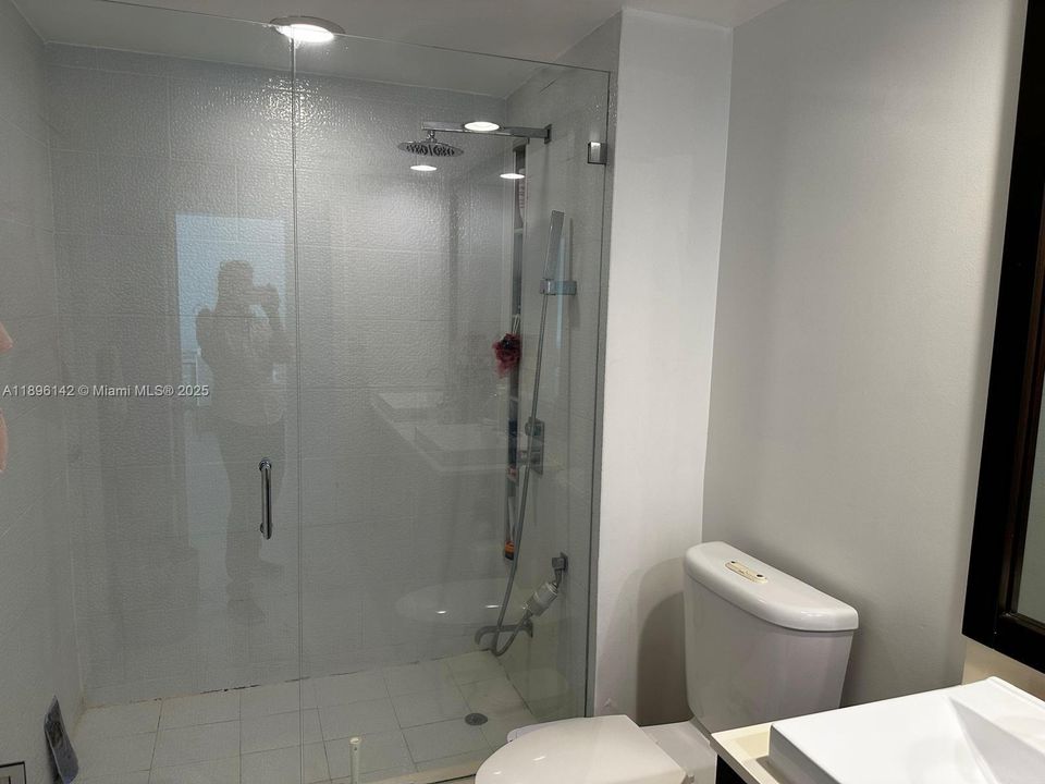 For Sale: $365,000 (1 beds, 1 baths, 792 Square Feet)