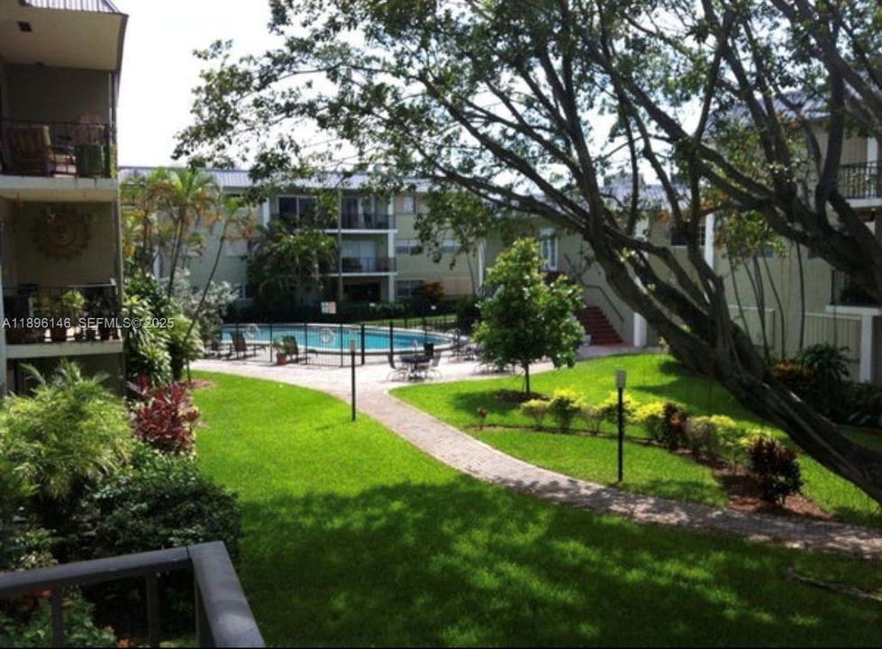 Active With Contract: $175,000 (1 beds, 2 baths, 1000 Square Feet)