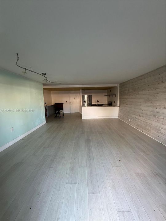 Active With Contract: $175,000 (1 beds, 2 baths, 1000 Square Feet)