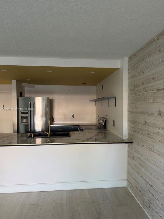 Active With Contract: $175,000 (1 beds, 2 baths, 1000 Square Feet)